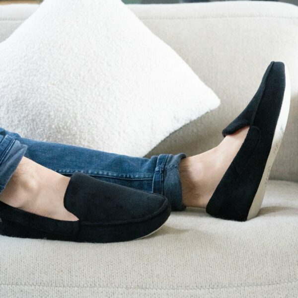 Isotoner - Chaussons mocassins Homme brodé Noir