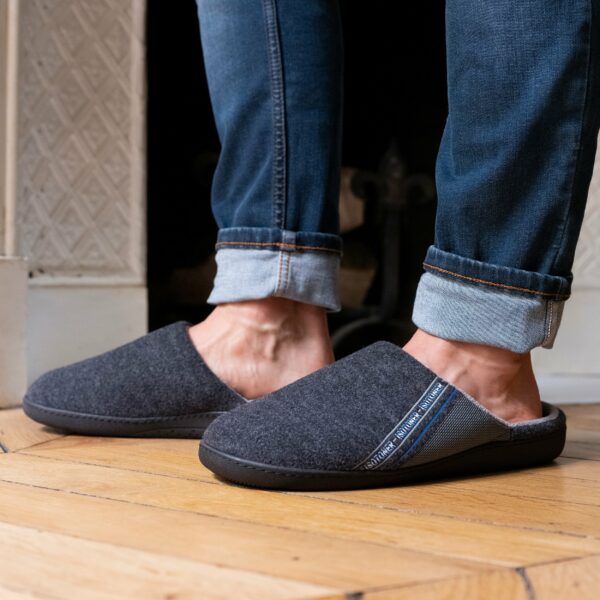 Isotoner - Chaussons mules recyclées Homme Gris Chiné