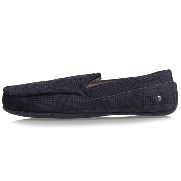 Isotoner - Chaussons mocassins Homme carreaux Marine – Image 2