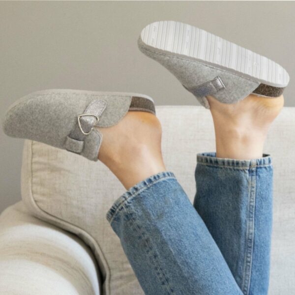 Isotoner - Chaussons sabots Femme Gris chiné paillettes
